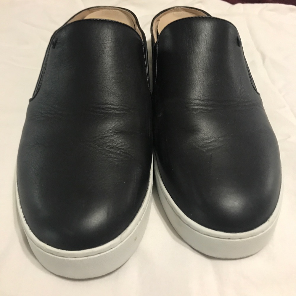 Viconic slip on shoes black leather